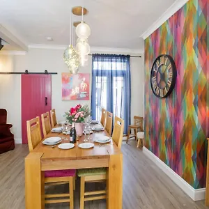 The Milton Sleeps 8 Close To Centre Pet Friendly York